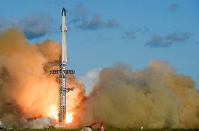 Elon Musk vừa thông báo rằng SpaceX đã chính thức mua lại xAI, công ty trí tuệ nhân tạo mà ông...