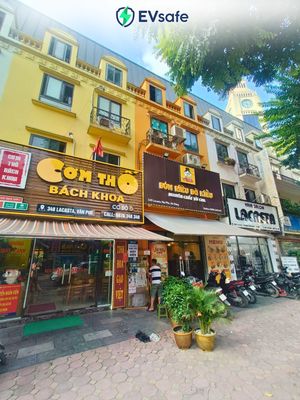 TRẠM SẠC XE MÁY ĐIỆN EVSAFE ĐÃ CÓ MẶT TẠI CƠ SỞ THỨ 2 CỦA CHUỖI CƠM THỐ BÁCH KHOA!