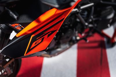ktm-1390-super-duke-gt-4.jpg
