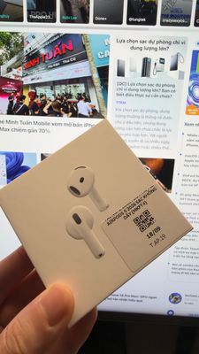 Năm nào người ta đi mua iPhone 18 như đi hội. Tôi năm nay tự thưởng cái tai nghe mới thôi kaka