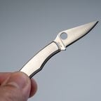Trên tay Spyderco Bug Stainless: Con dao dùng để khui hộp đồ công nghệ yêu thích nhất của mình