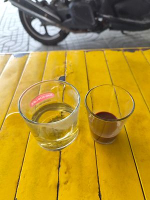 Cà phê xem bạn cò thịn tư vấn bóp ví sen to.