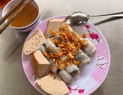 Ghé ăn bánh cuốn Xuân Hường.