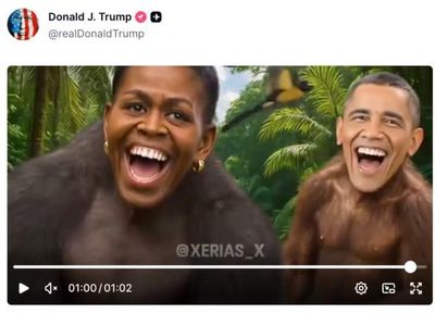 Đến chịu...Donald Trump đăng clip chế giễu ghép mặt vợ chồng Obama vào loài khỉ trên mạng xã hội.