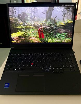 Chơi wukong trên con máy trạm thinkpad P16 gen 3 ultra 7 rtx pro 4000 blackwell màn 4k 800 nit...