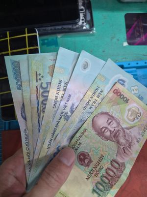 Theo đuổi gái anh em sẽ mau hết tiền.