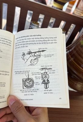 Sếp ko muốn nhân viên trong time rảnh ngồi bấm điện thoại, tán dóc... chỉ muốn nhân viên ngồi...
