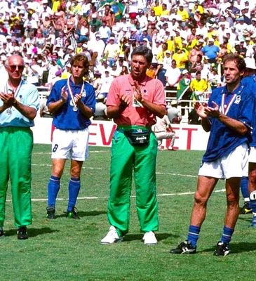 Carlo Ancelotti thời còn làm trợ lý cho "Gã Bán Giày" Sacchi tại World Cup 1994 trên đất Mỹ. Góc bê