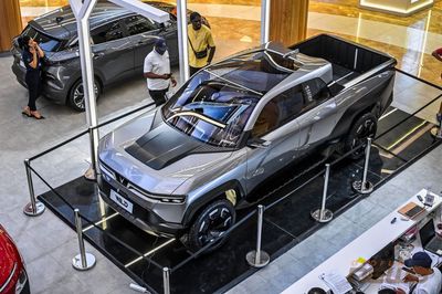 Sắp tới bán tải của Vin đăng ký ô tô con chắc cười điên mất!