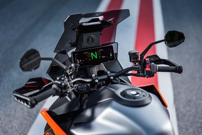 ktm-1390-super-duke-gt-6.jpg