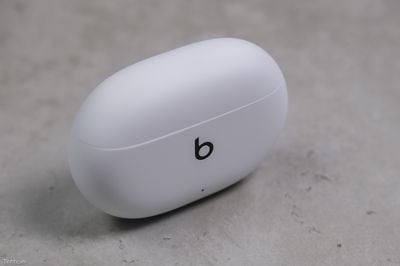 Trên tay Beats Studio Buds: kích thước nhỏ là điểm nhấn, chống ồn ANC, giá  150 USD