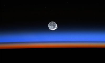 Hiện tượng tự nhiên "Lunar Halo" được các phi hành gia chụp lại