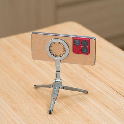 Như đã hẹn, hôm nay em đã có hàng miếng dán da hỗ trợ magsafe. Team thiết kế Khắc tên đã khéo léo...