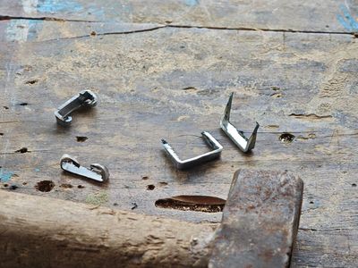 Làm việc với sắt có khi mình sẽ dư ra mấy mẫu vụn nhọn hoắc như vầy, mình luôn dành xíu thời...