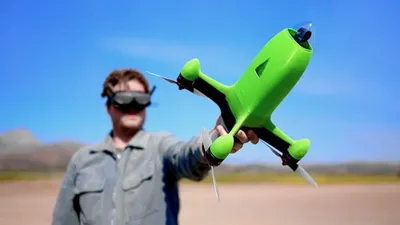 Hai cha con tự chế drone bay hơn 480km/h, phá kỷ lục thế giới