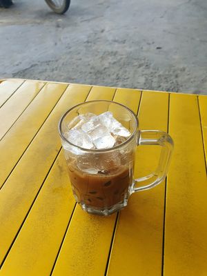 Sáng ra nghe tin VN thắng ... chuyện thường như ở huyện có thằng em hay khoe ví bóp ip ☕