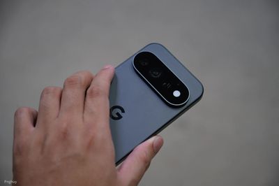 Tính năng dải đèn thông báo HiLight mới trên dòng Pixel 11 Pro vô tình khiến đèn pin (flashlight)...