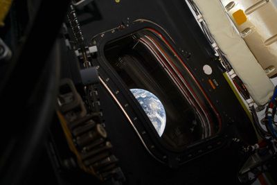 View nhìn về trái đất từ Artemis II