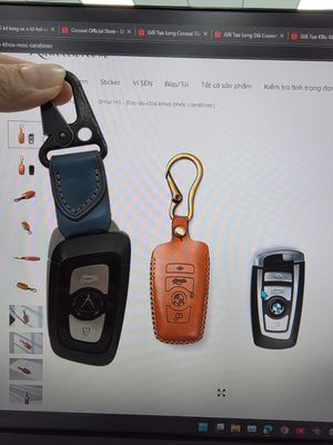 Mua xe lại của bác cùng tên và cũng chơi đồ Khắc Tên, đỡ tốn. Nhưng điểm đặc biệt là cái móc khóa...