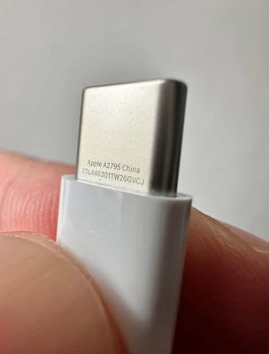 Đầu sạc Apple làm ở Ấn Độ và Trung Quốc