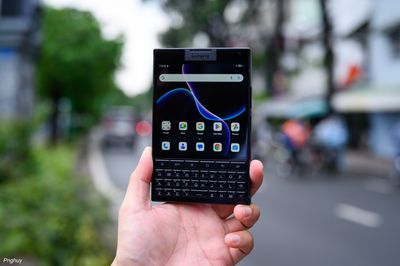 So với thế hệ đầu tiên thì nó đã đẹp hơn nhiều rồi hẹ hẹ...