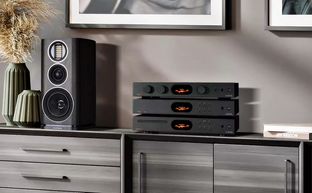 Audiolab ra mắt bộ ba DAC/amplifier, CD transport và music streamer 7000 Series, giá từ $699