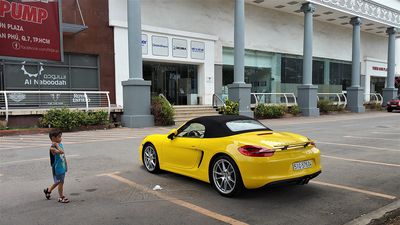 TVH's pic - Porsche yellow - 080418 (1).jpg