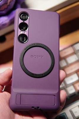 Trải nghiệm ốp hãng của Sony. Dở mà đắt như ốp hãng của táo :D