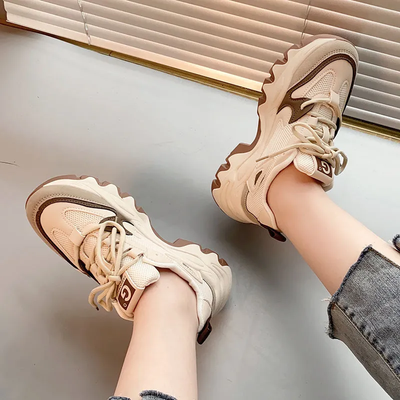 Kinh nghiệm chọn mua giày Sneaker nữ "ngon - bổ - rẻ" mà vẫn chuẩn style Ulzzang