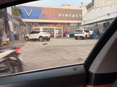 Chiều đi làm về thấy trên âu cơ có thêm trạm sạc mới! Vậy là giờ gần nhà có 3 trạm sạc luôn rồi!...