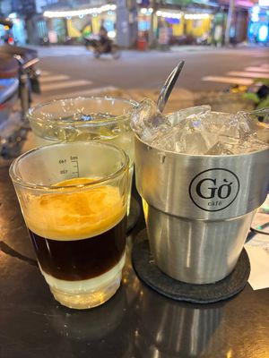 Đàn bà dễ có mấy tay,