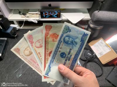 Lâu lắm mới có dịp nhìn lại tờ 10k & 20k